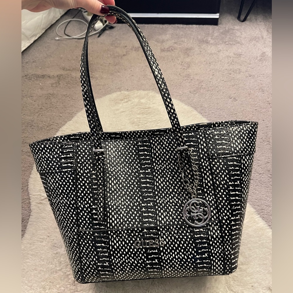 GUESS women’s handbag